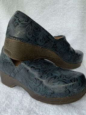 G. H. Bass & Co Dark Blue leather designed clog.